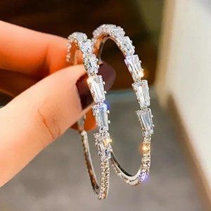 NEW 925 STERLING SILVER WHITE SAPPHIRE EARRINGS, NICE EARRINGS, CUTE EARRINGS.